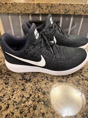 Nike LunarEpic Low Flyknit 2 Women's Running Shoe - Size 10